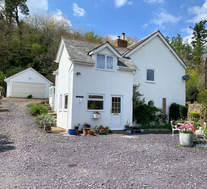 Tyn y Pwll, rural detached fourbedroom Cottage Cottages for Rent in