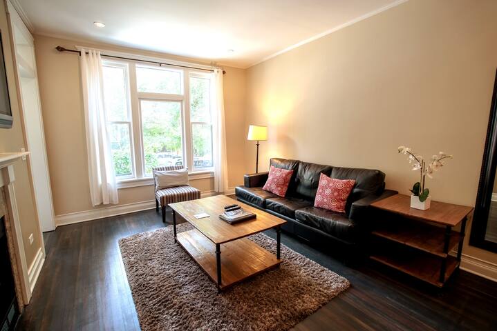 3BD/2BA Perfect 4 Families,walk to shops/cafes