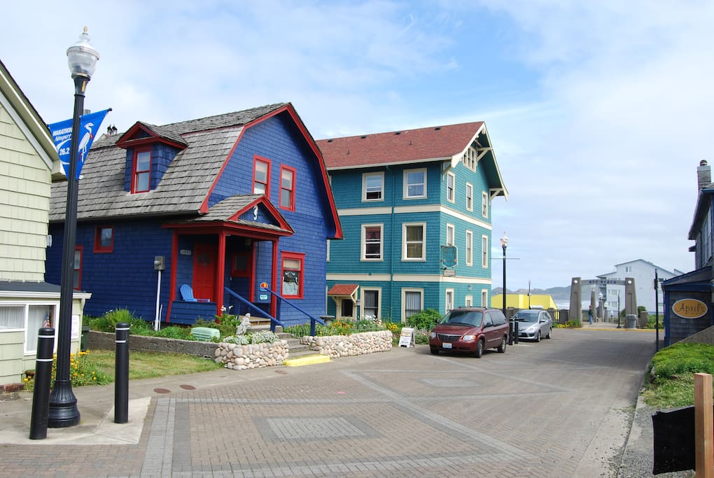 Nye Beach Street Scene