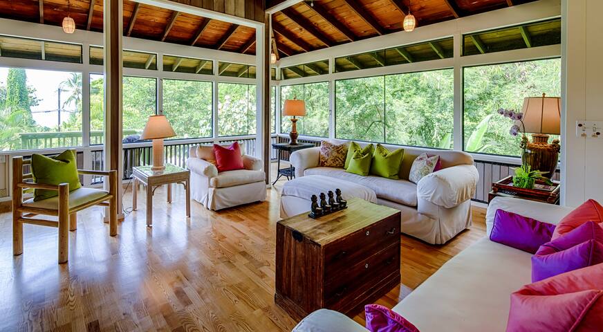 Beautiful Home With Private Pool on Kealakekua Bay gallery image 5