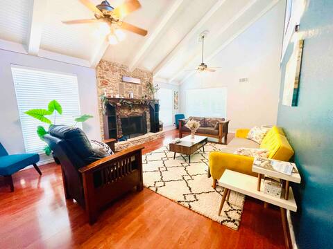 Lakehouse Gem~ No Cleaning Fee, Rec Rm, Fire Pit!
