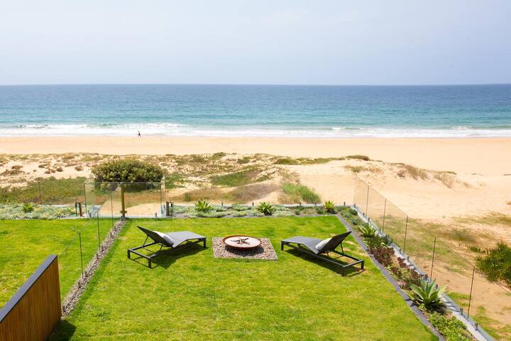 Luxury Beach House with direct Beach Access gallery image 2