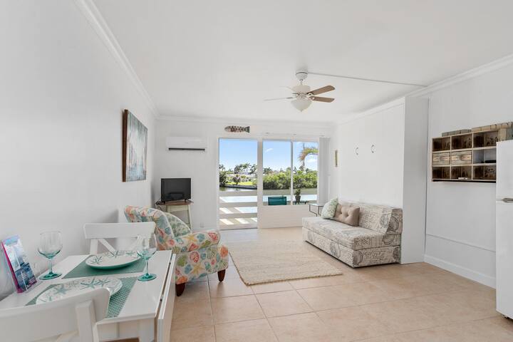 Relaxing waterfront studio apartment