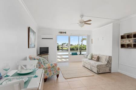 Relaxing waterfront studio apartment