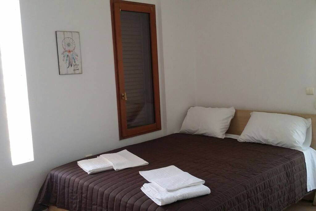 The big bedroom.