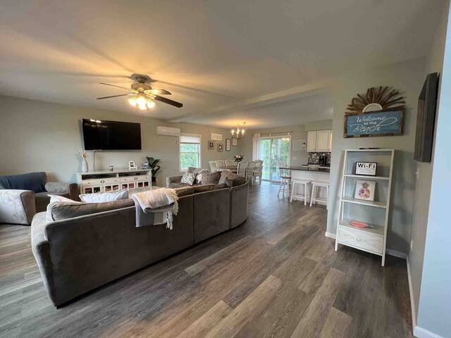 Oceanside 4BR Escape gallery image 2