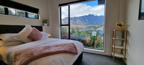 Waiora Views | Queenstown Marina | 7 Guests | NEW