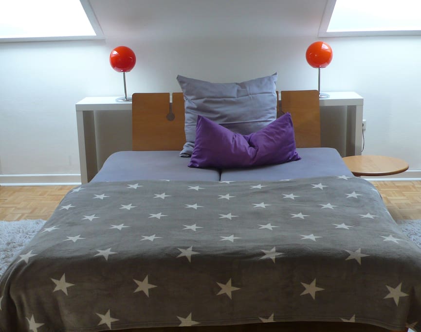 großes Doppelbett