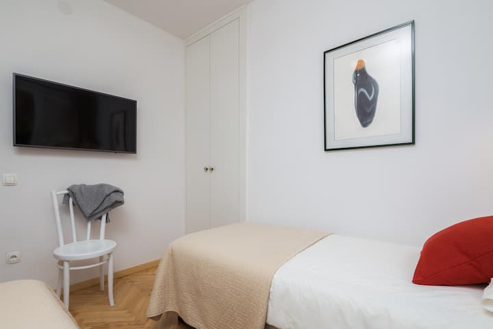 โทรทัศน์ผ่านดาวเทียมในห้องนอน