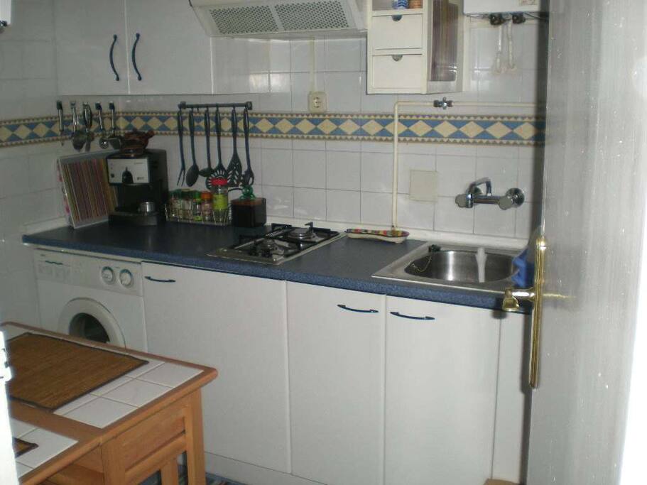 cocina con electrodomesticos