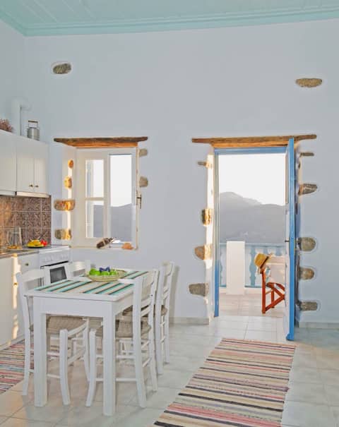 Popular Airbnb listing: Nikola's Place in Δήμος Αστυπαλαίας