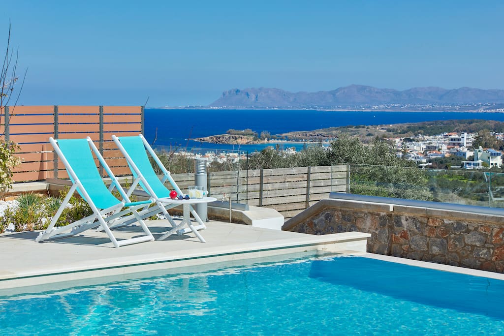 The villa offers panoramic views of the sea, White Mountains & Chania city!
