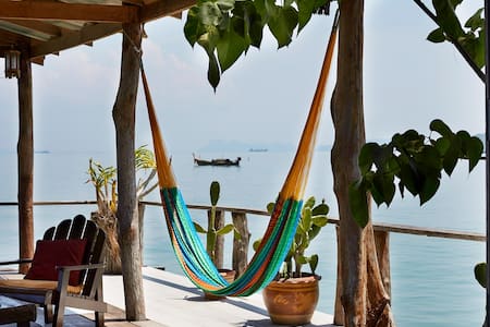 Over-the-sea-villa: Coconut House -Ko Lanta, Krabi