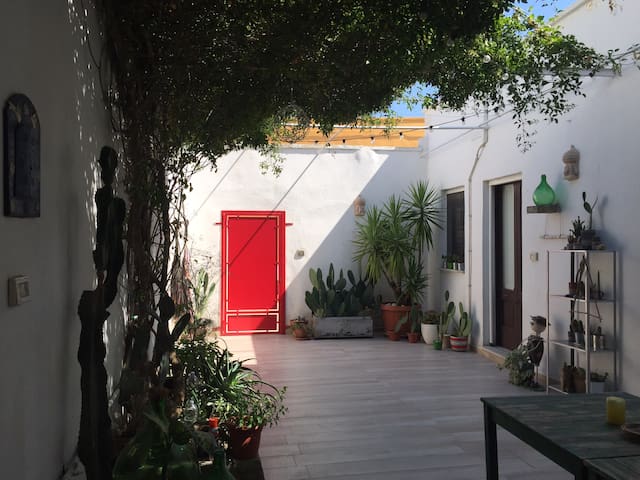 Kalisorta: camera indipendente tra mare e Barocco