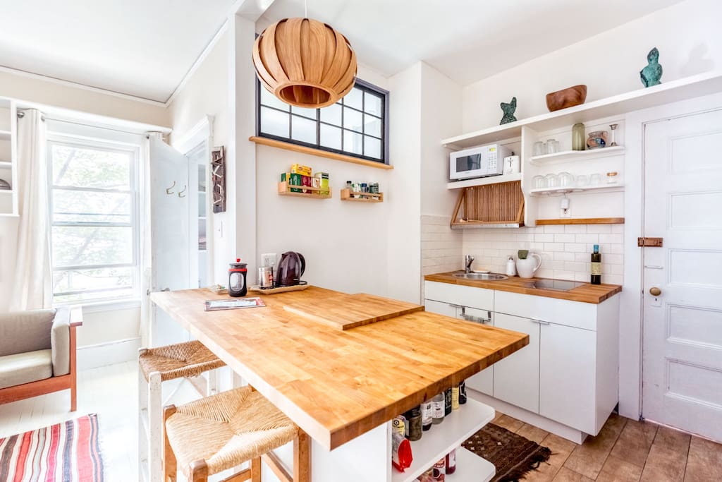 Kitchenette with dining island