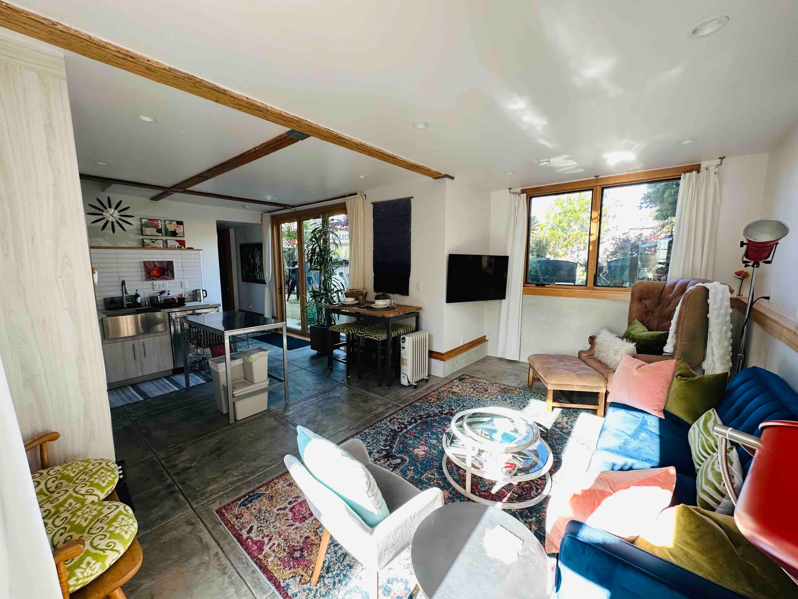 Entire one-bedroom apartment in the Cow House - Image 5