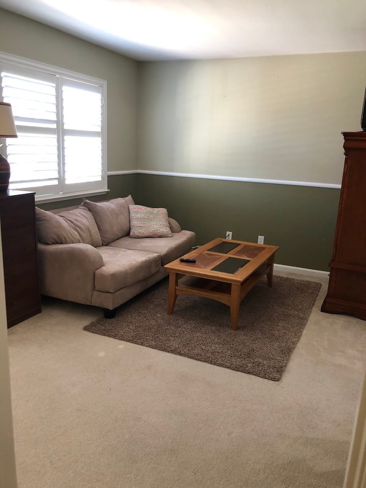 4 Ravereviews:megamastersuite&livingroom2tvs - Fairfield, CA