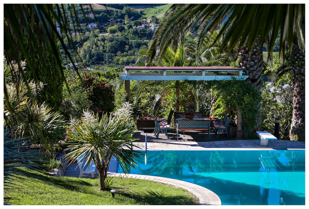 gazebo bordo piscina