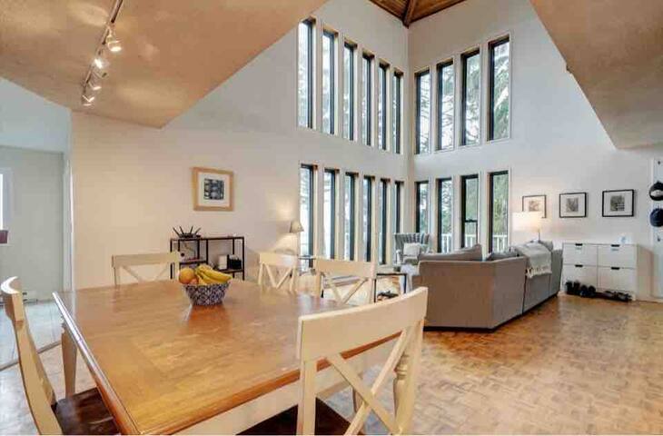 Oceanfront 4 BR Cabin with Hot Tub gallery image 5