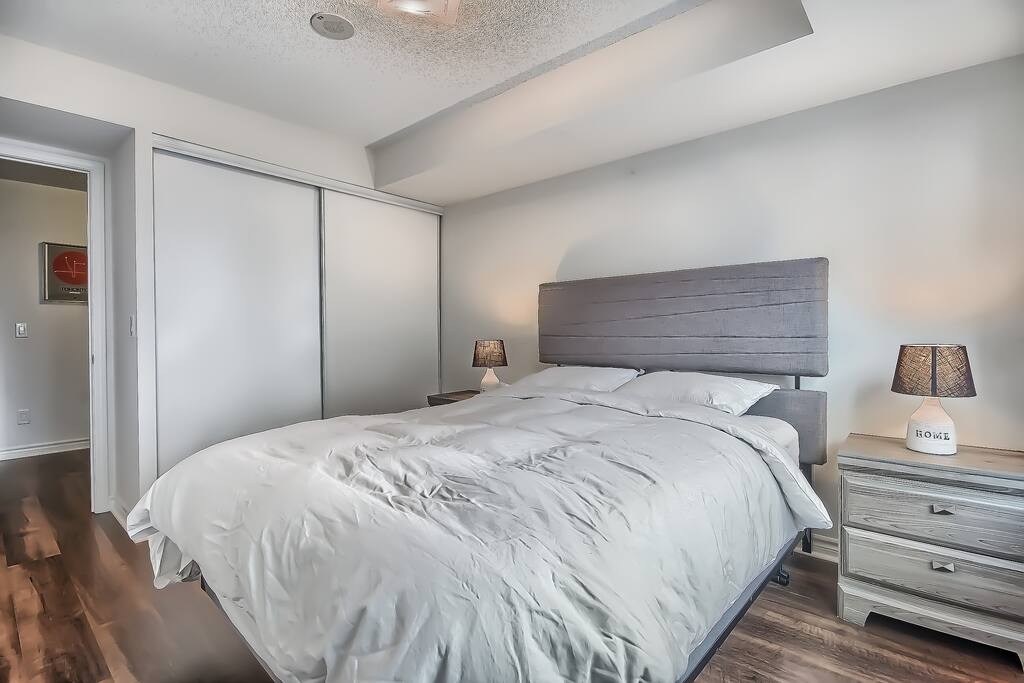 queen-size bed with luxury Posturepedic mattress