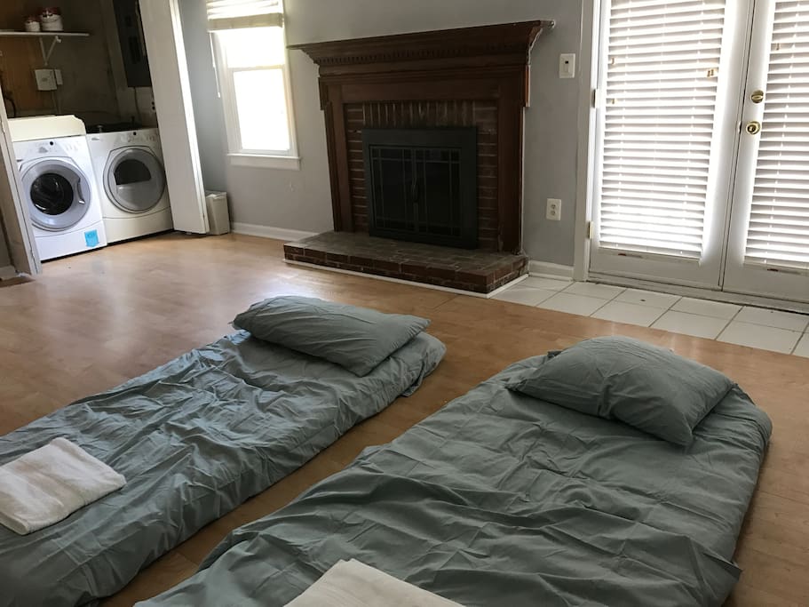 Common room with 2 twin floor mattress