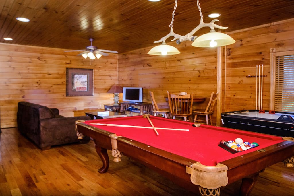 Game room - pool table, air hockey, multi-game video arcade