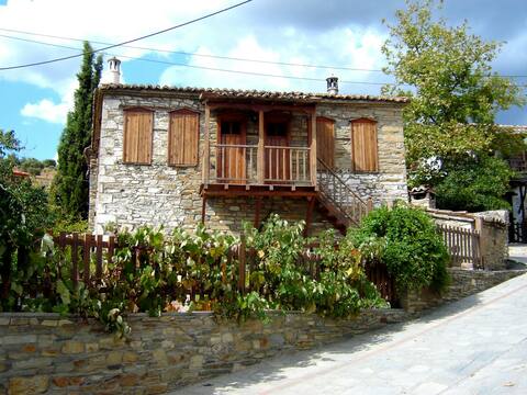 Lina's  Hοuse......