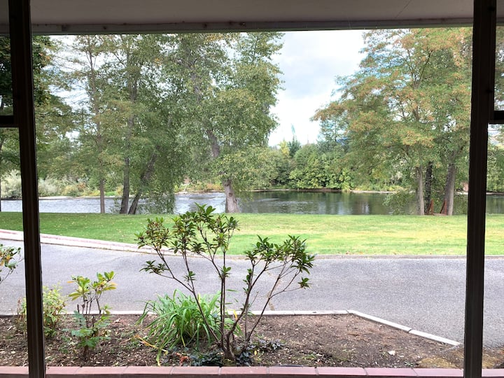 Stunning Rogue River Views From Main Room, Kitchenette And Bedroom - Grants Pass, OR