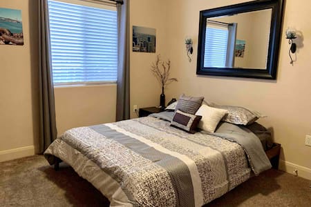 Comfortable Condo with private bed/bath.