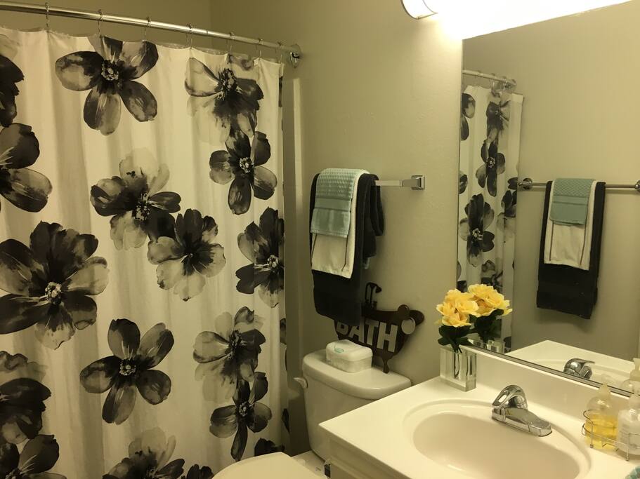 Lovely full bathroom.