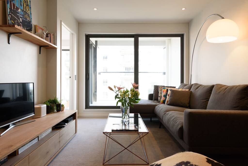 Relax in the lounge looking out over Howe St & Western Park