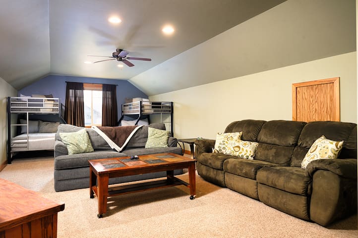 Smack Dab in the Middle of Bozeman! gallery image 3