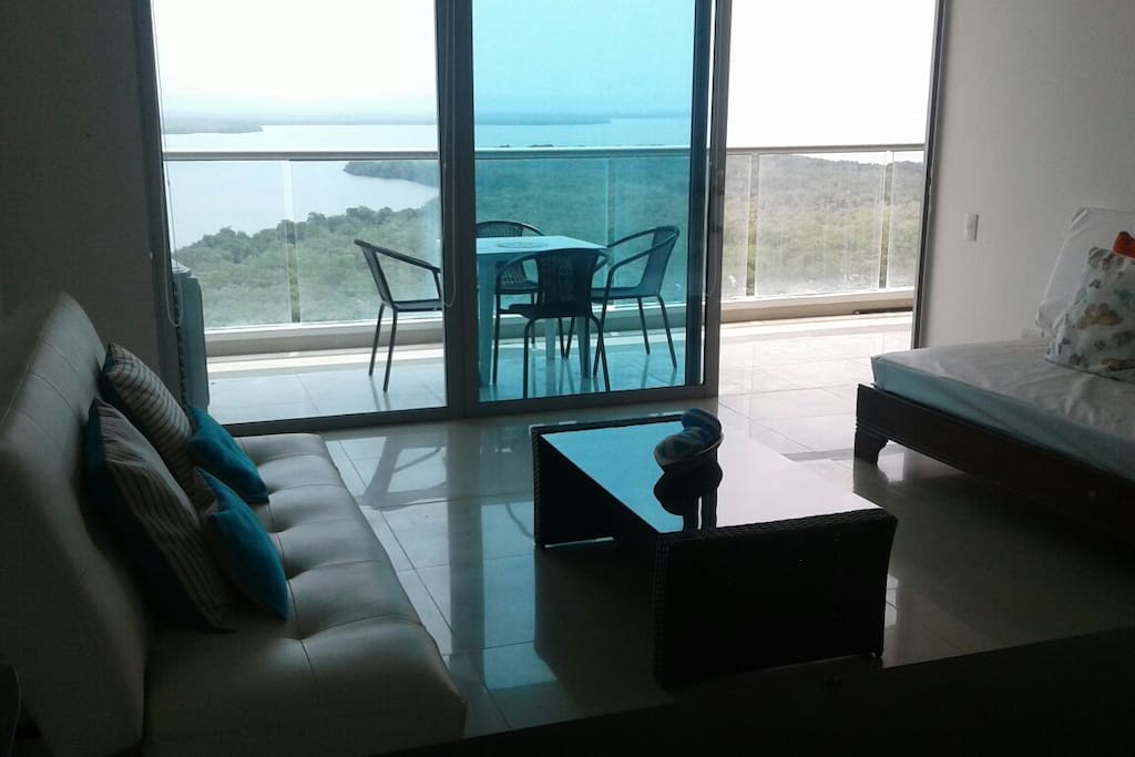 sala con dos sofa cama