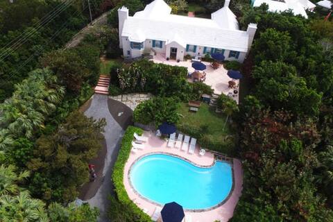 Tropical Estate, Large 4 Bedroom, Views