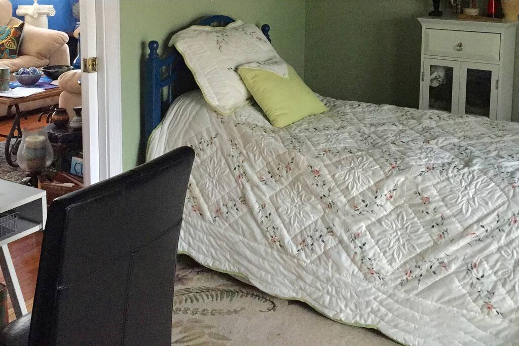 Guest bedroom