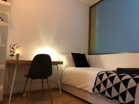 Útulná, rustikálna a moderná izba v blízkosti Camp Nou