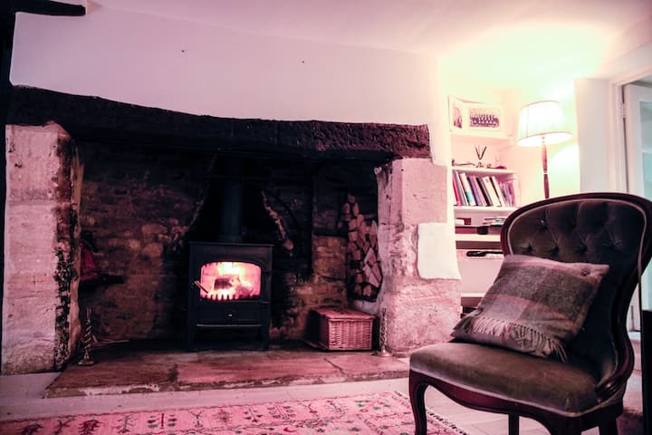 Charming 5-bedroom 17th Century Cotswold Cottage - Burford