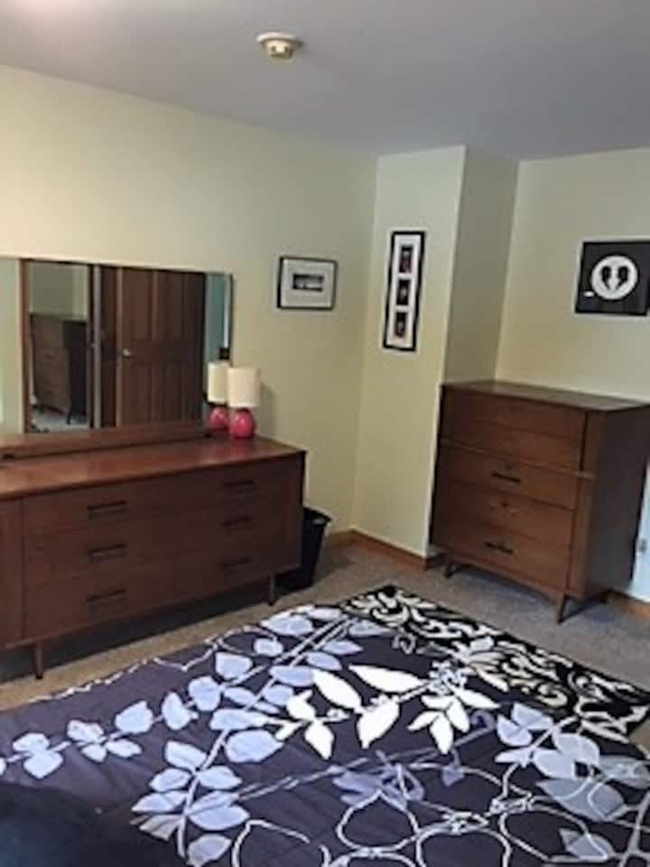 Bračni krevet (širine 150 – 179 cm)