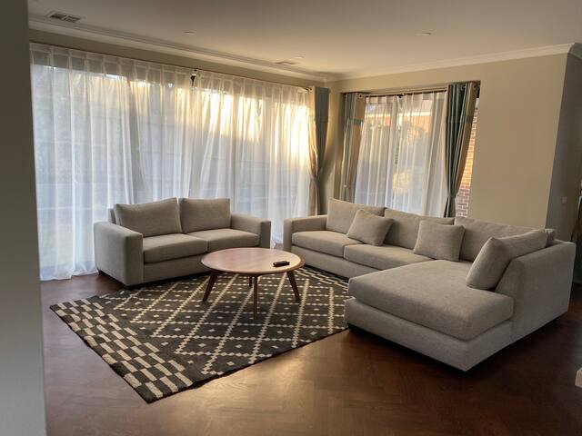 Luxury Retreat in Glen Waverley, Good Location…