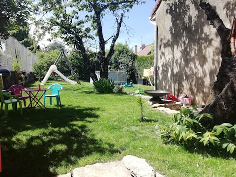 PRIVATE FLOOR of 60 m2 with small kitchen + bathroom