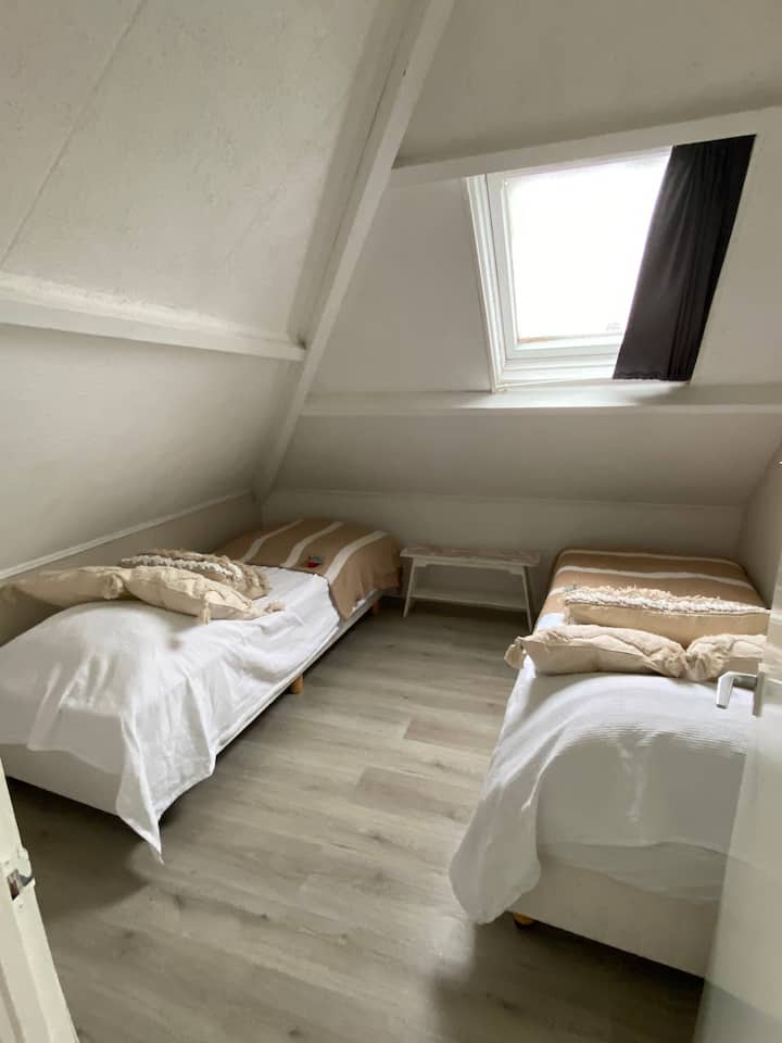 2x  1 ps boxspring op zolder