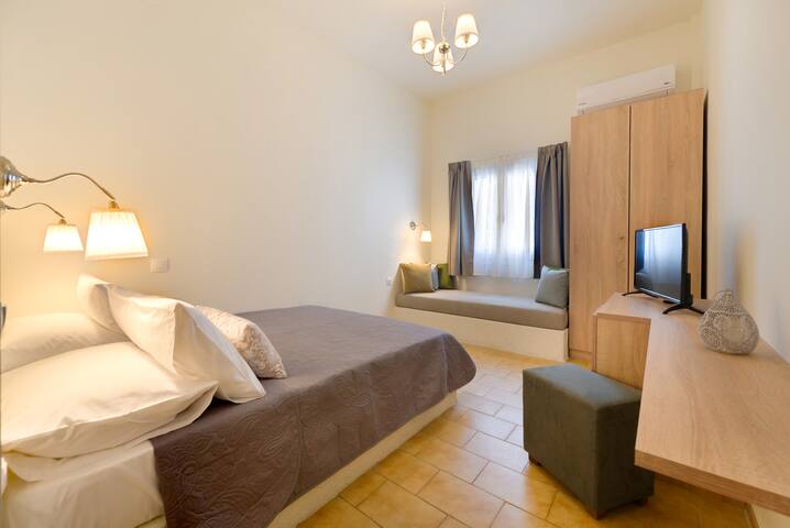 Alexander's Great View : Delos Room-18 m²