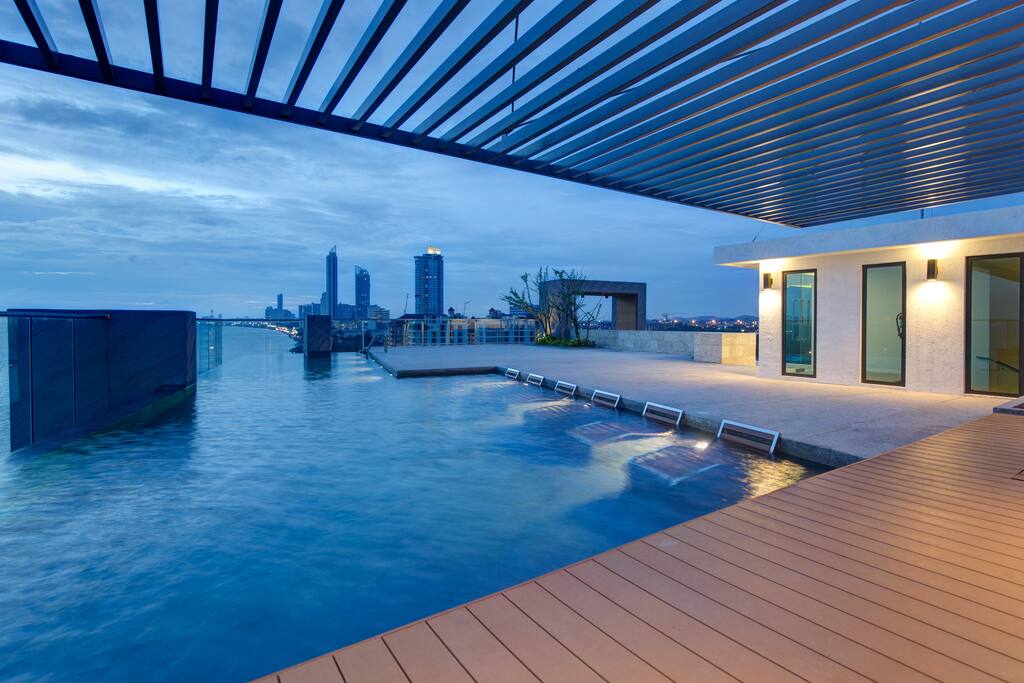 Enjoy spectacular views over Jomtien and Pattaya Bay on the rooftop infinity swimming pool and sundeck