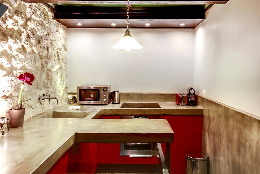 The well-designed kitchen & dining area of our studio