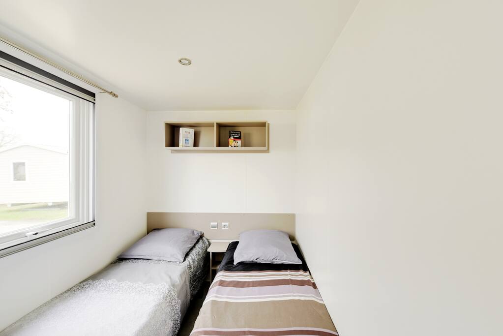 1 ère chambre avec 2 lits séparés