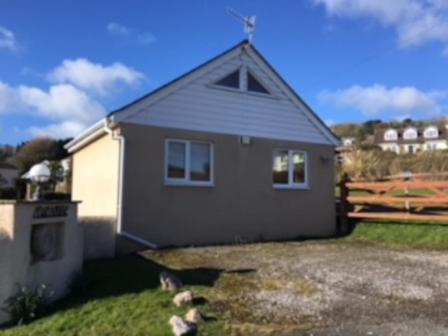 Annexe front and parking for two