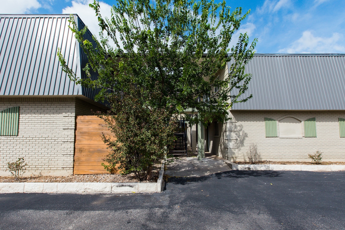 Fabulous South Lamar Condominium with Luxury Touches