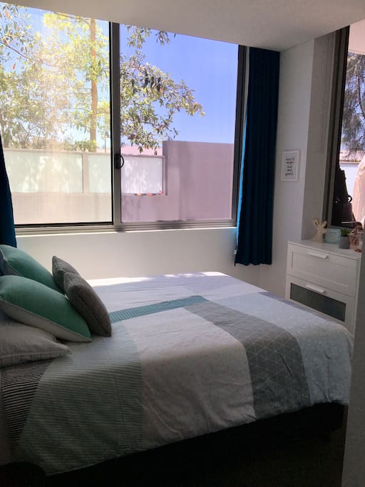 Queen bed room