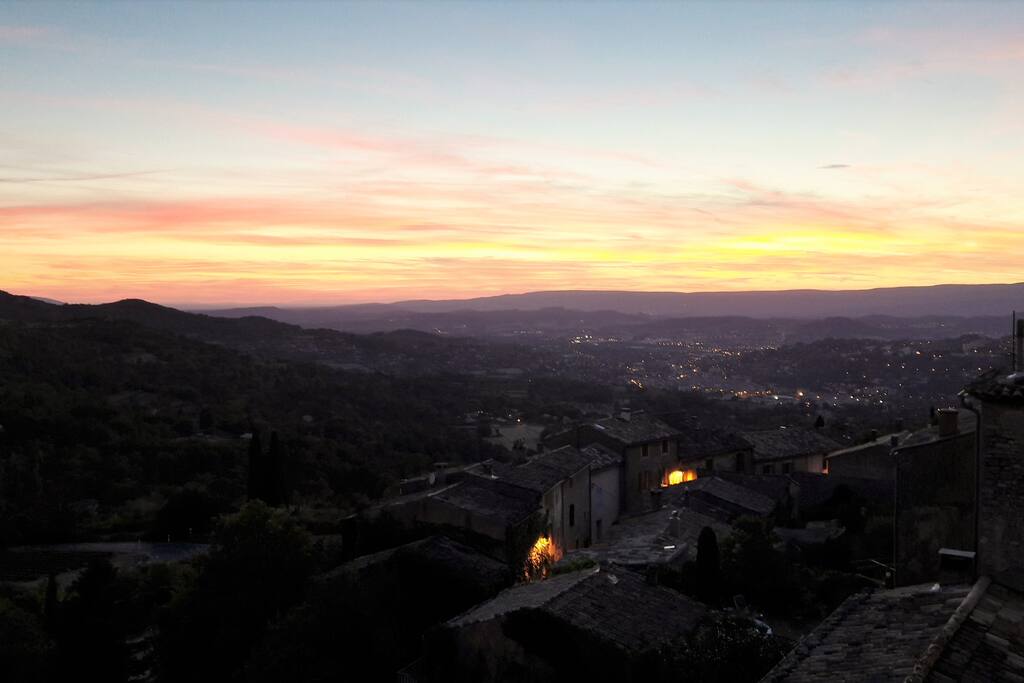 Coucher de soleil sur les monts du Vaucluse