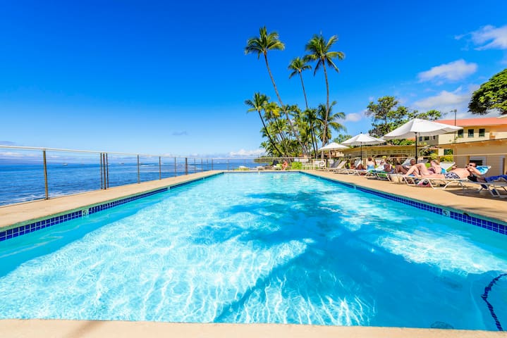 Paradise in Puamana just steps to ocean 4King beds